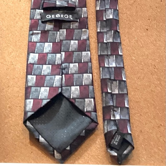 Like New Men’s Silk Tie by George - Picture 2 of 4